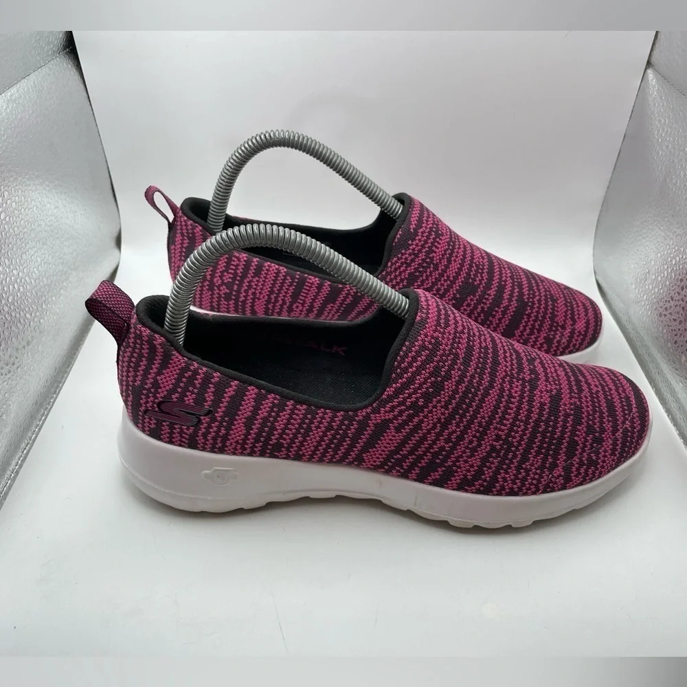 Skechers Gogamax women’s pink black loafers size 7.5